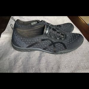 Women’s Skechers Shoes